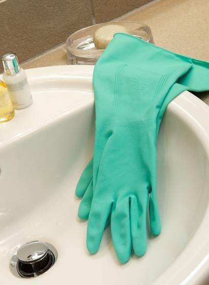 Marigold Longer Bathroom Gloves - Medium (6 Pairs) - sassydeals.co.uk
